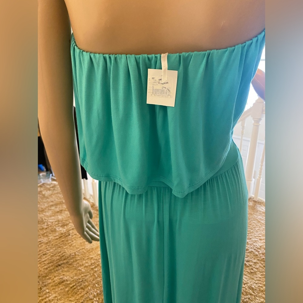 New green maxi strapless dress length 52” bust 36” stretchy material - Picture 2 of 5
